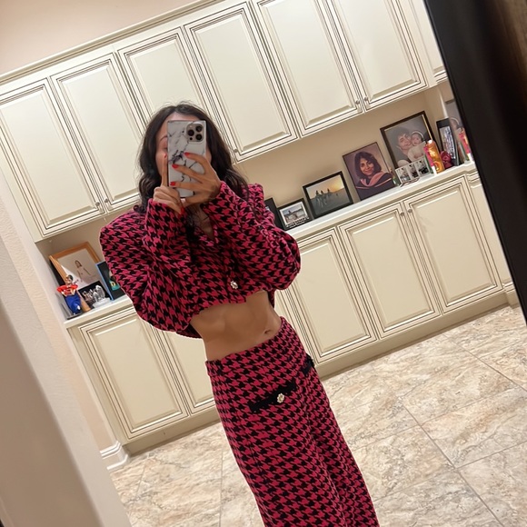 Brand new two piece revolve set - Picture 2 of 10